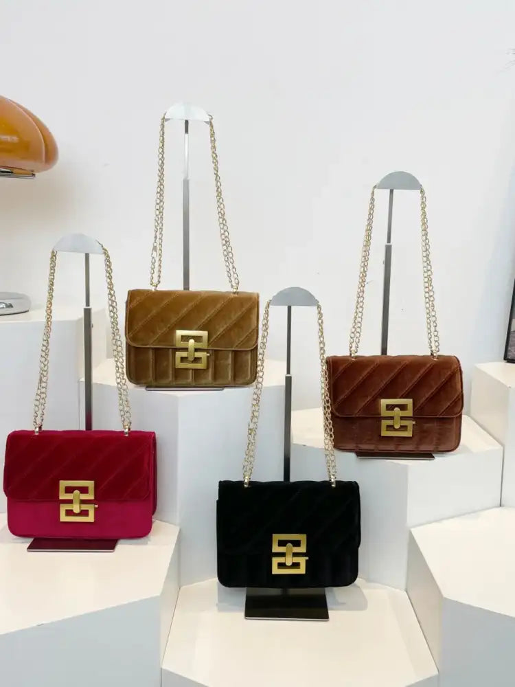 Gold Clasp Chain Shoulder Bag