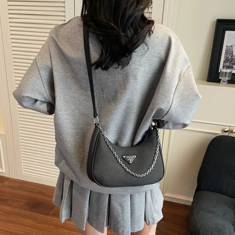 Chain Detail Shoulder Bag