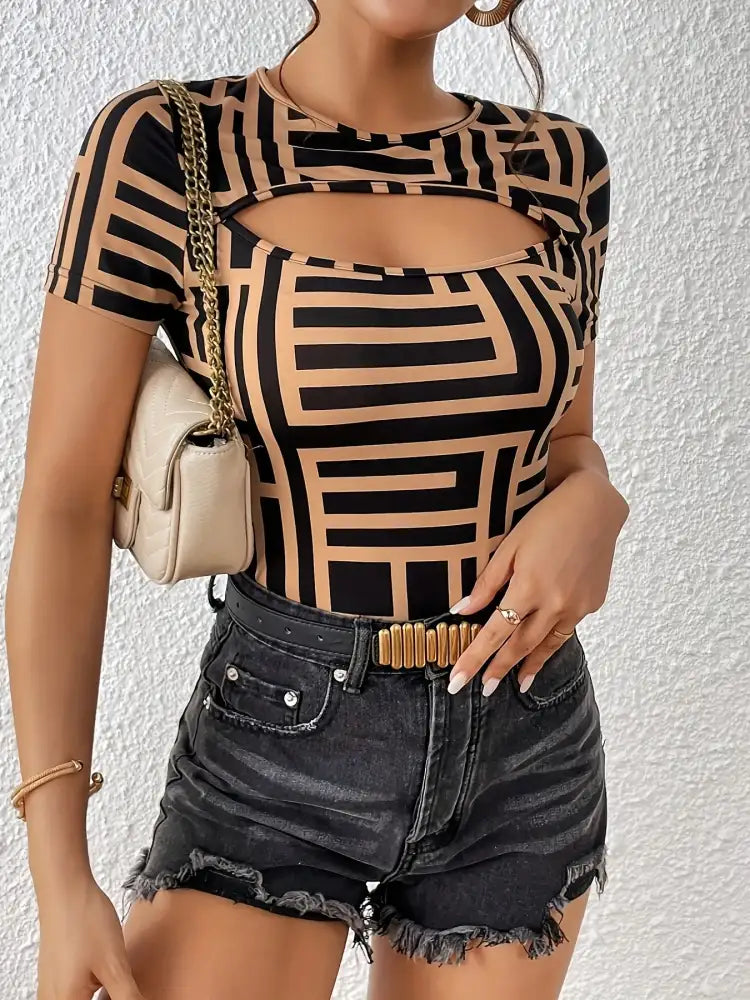 Geometric Print Cutout Short Sleeve T-Shirt