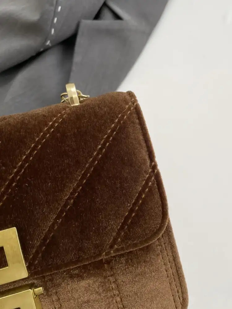 Gold Clasp Chain Shoulder Bag