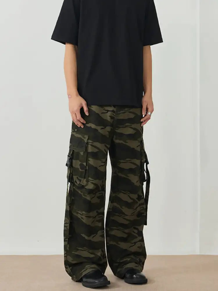 Men’s Camouflage Cargo Pants with Multiple Pockets