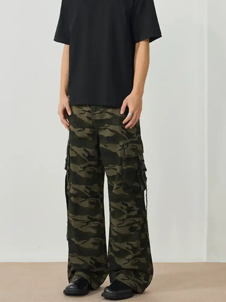Men’s Camouflage Cargo Pants with Multiple Pockets