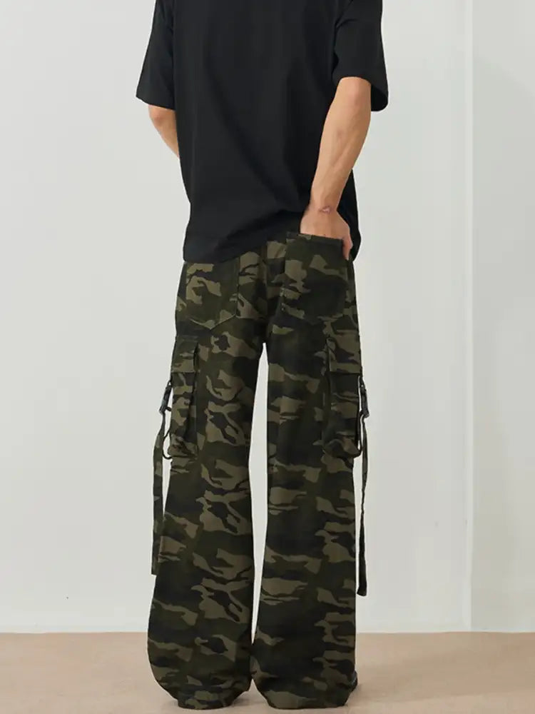 Men’s Camouflage Cargo Pants with Multiple Pockets