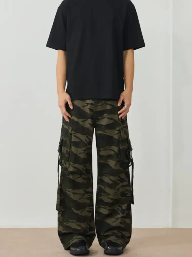 Men’s Camouflage Cargo Pants with Multiple Pockets