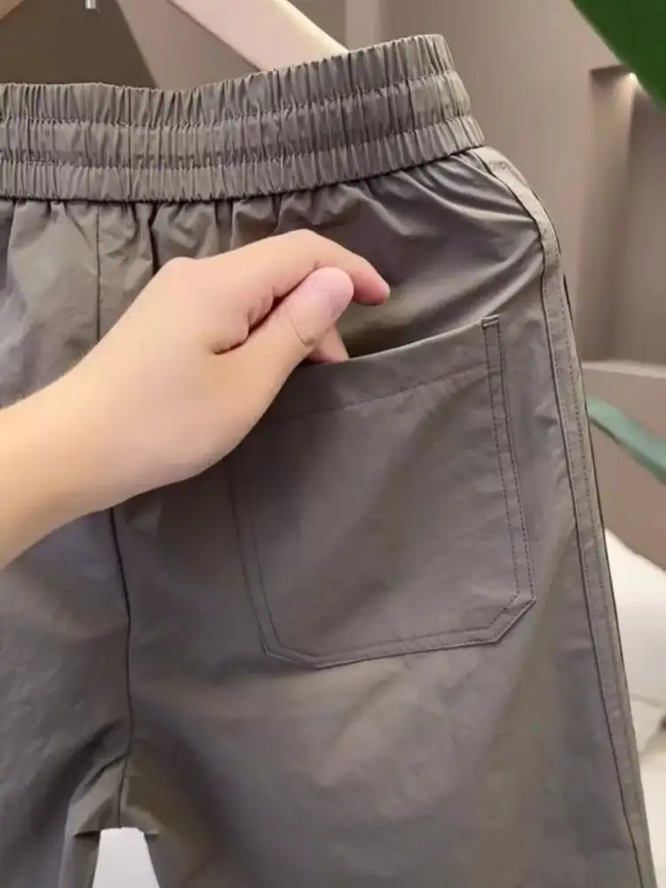 Men’s Pocketed Drawstring Shorts