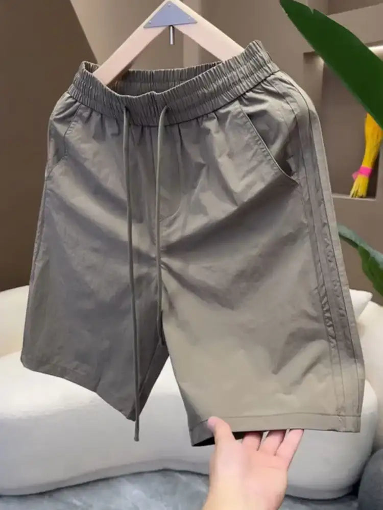 Men’s Pocketed Drawstring Shorts